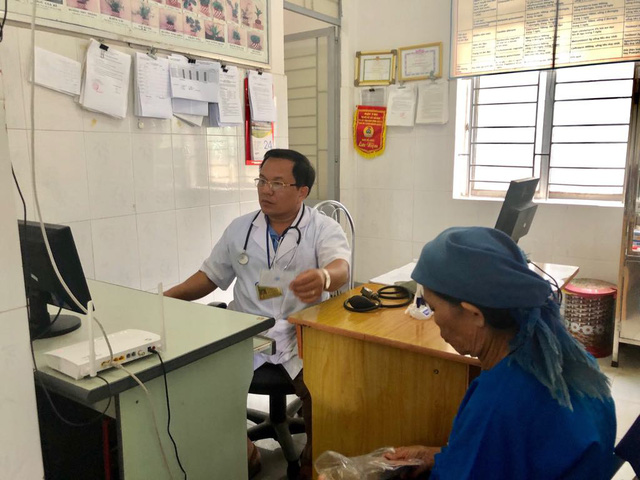 Được “phổ cập” công nghệ thông tin, trạm y tế xã “hút” người bệnh