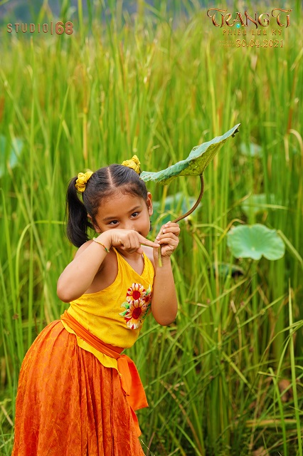 Bé Mona Bảo Tiên hoá thân thành nàng Cô Sửu õng ẹo trong Trạng Tí Phiêu Lưu Ký