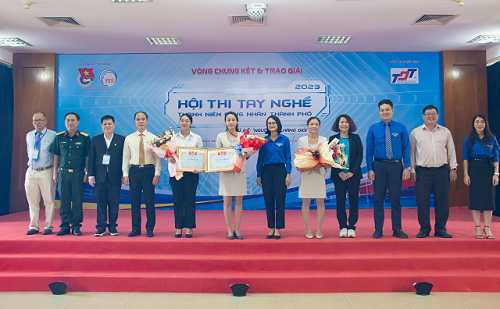 Thí sinh Đoàn Mỹ Tuyên đoạt giải cao nhất Hội thi tay nghề Thanh niên Công nhân TP HCM “Người bán hàng giỏi”