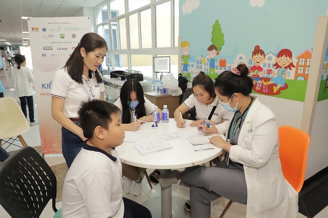 TP.HCM: Chương trình Yêu thương Nâng bước khám và điều trị cho 1.000 trẻ em có hoàn cảnh khó khăn