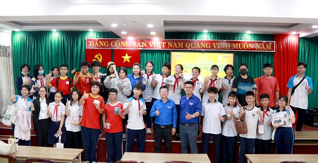 Định hướng nghề nghiệp cho học sinh “Cùng bạn chọn nghề cho tương lai”