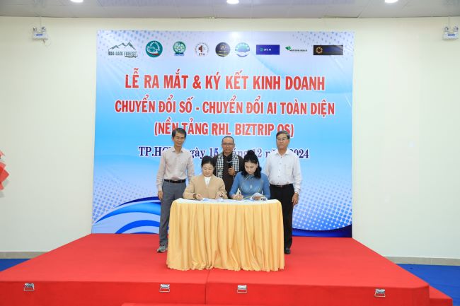 Rừng Hoa Lâm ký kết hợp tác chiến lược giúp bán hàng online được đào tạo chuyên nghiệp
