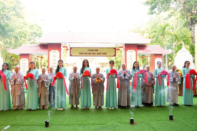 Khai mạc triển lãm Văn hoá và Nghệ thuật tại đại lễ tưởng niệm Đức Thánh Tổ Ni Đại Ái Đạo với chủ đề “Vạn Dặm Yêu Thương”