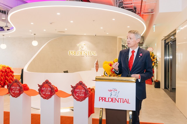  Prudential nhân rộng mô hình trung tâm chăm sóc khách hàng mới tại Lotte Mall Tây Hồ