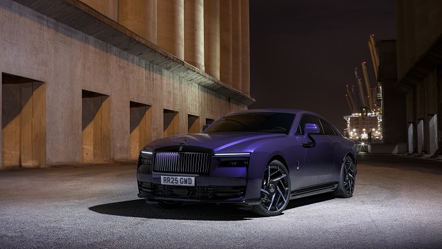 Rolls-Royce giới thiệu Black Badge Spectre: Bí ẩn và cá tính từ những sắc màu táo bạo