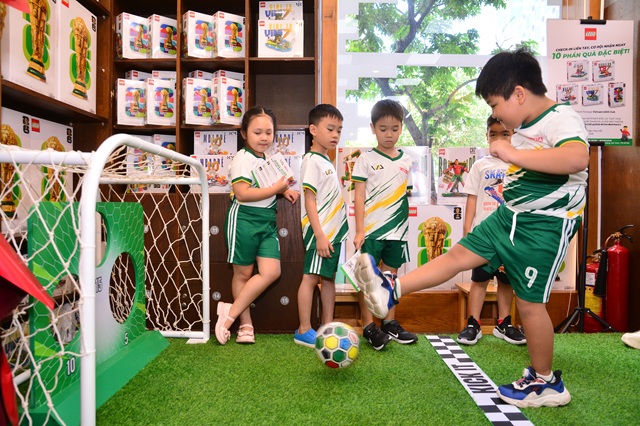 FAHASA khởi động Goals Kid- sân chơi bóng đá mùa hè 2026 tại nhà sách Nguyễn Huệ