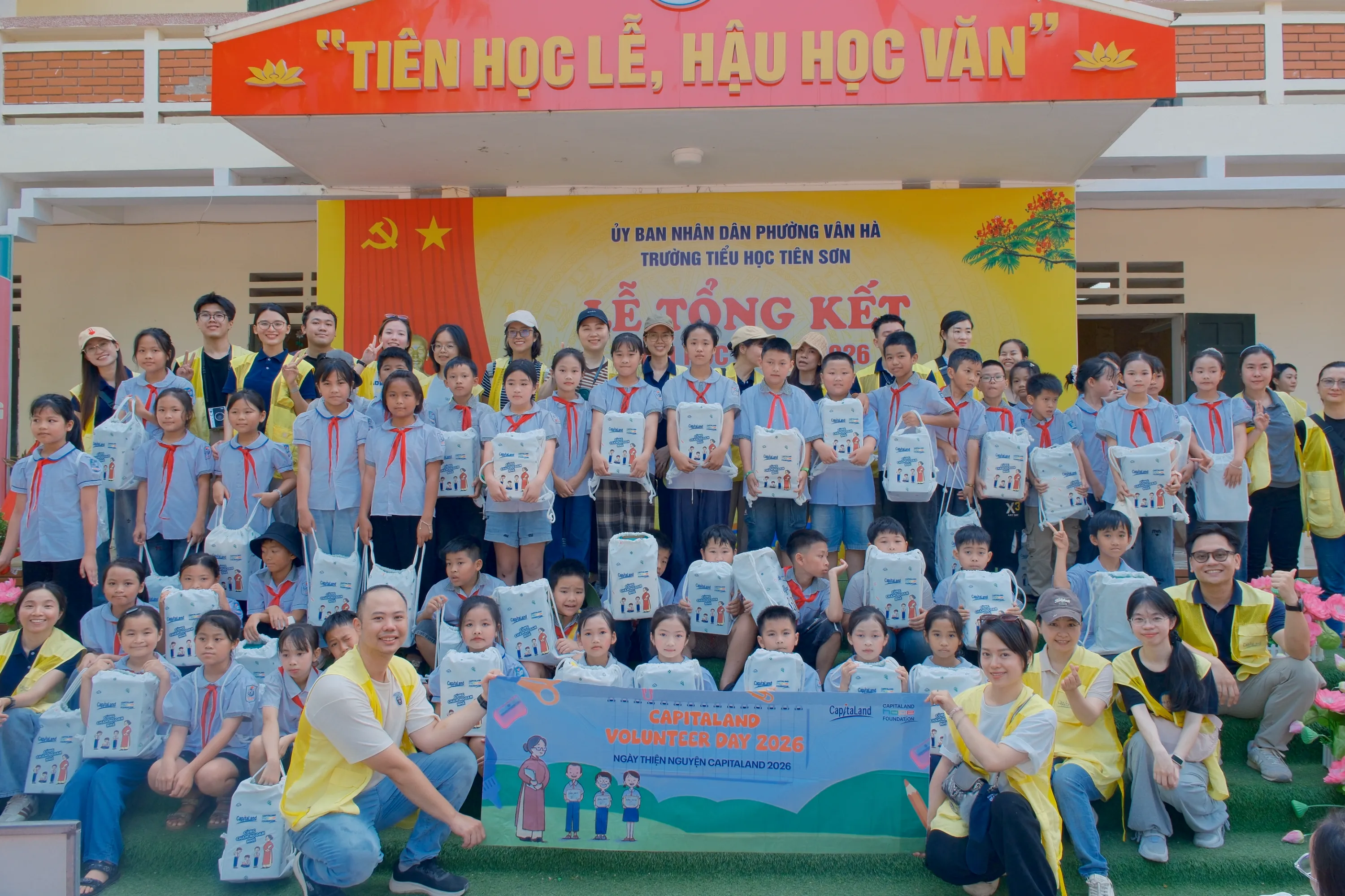 CapitaLand Development trao tặng dụng cụ học tập cho hơn 2.000 học sinh tại năm điểm trường khắp Việt Nam